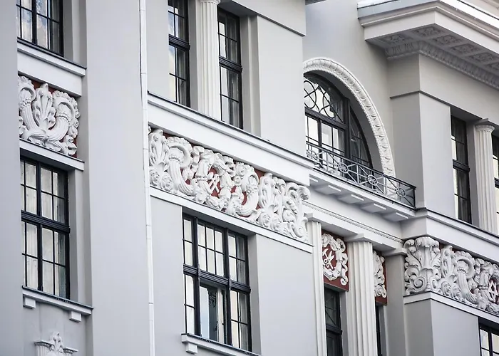 Centrally Located Apartment Overlooking Vermanes Park