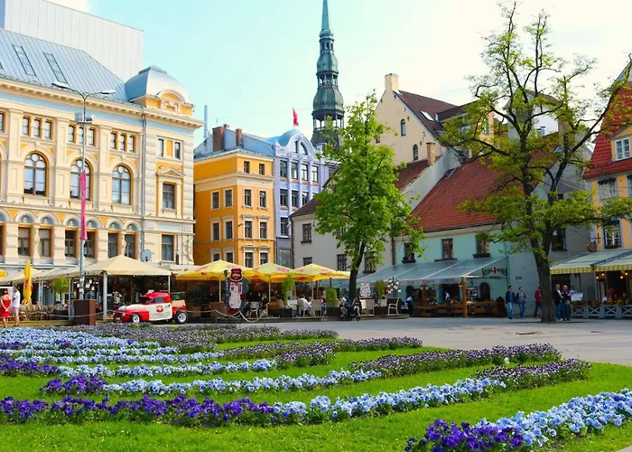 Centrally Located Apartment Overlooking Vermanes Park