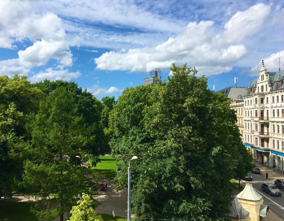 Centrally Located Overlooking Vermanes Park Appartement *