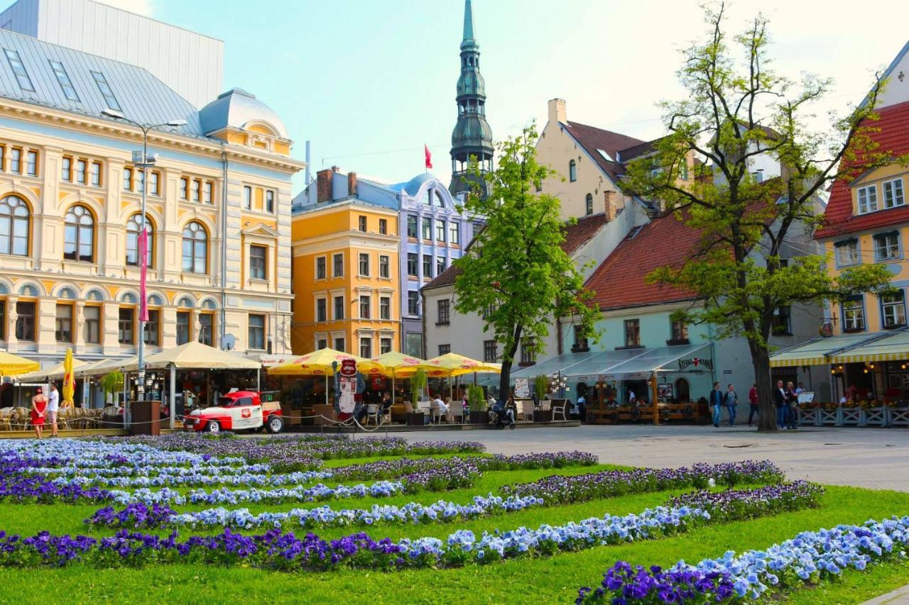 Centrally Located Overlooking Vermanes Park Appartement